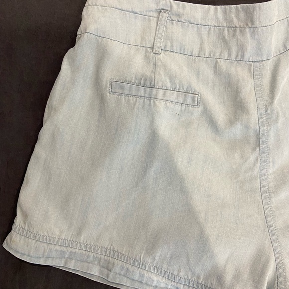 Gentle Fawn pleated light-wash denim shorts - Picture 12 of 12